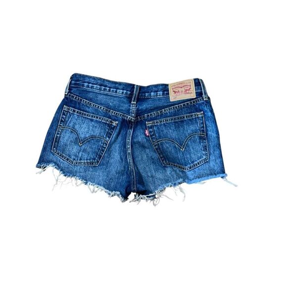 Nice Levi's 501 original Dark wash Levi’s 501 shorts with cute cherry detail siz - Picture 4 of 9